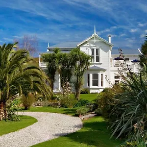 https://sennen-house.wellingtonnzhotels.com